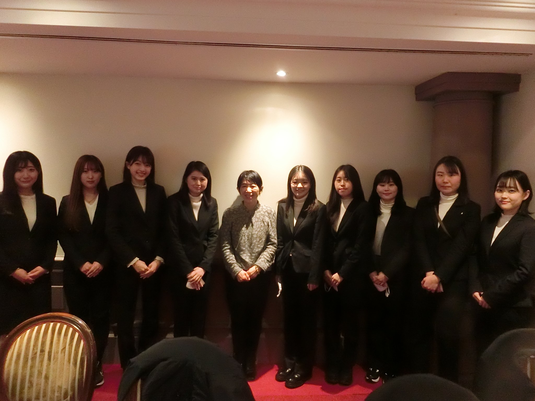16 多数の国際機関で勤務経験のある小島晶子さんと一緒に.JPG
