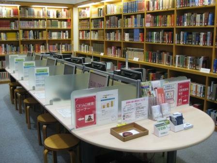 1階フロア 学習院女子大学図書館 学習院女子大学